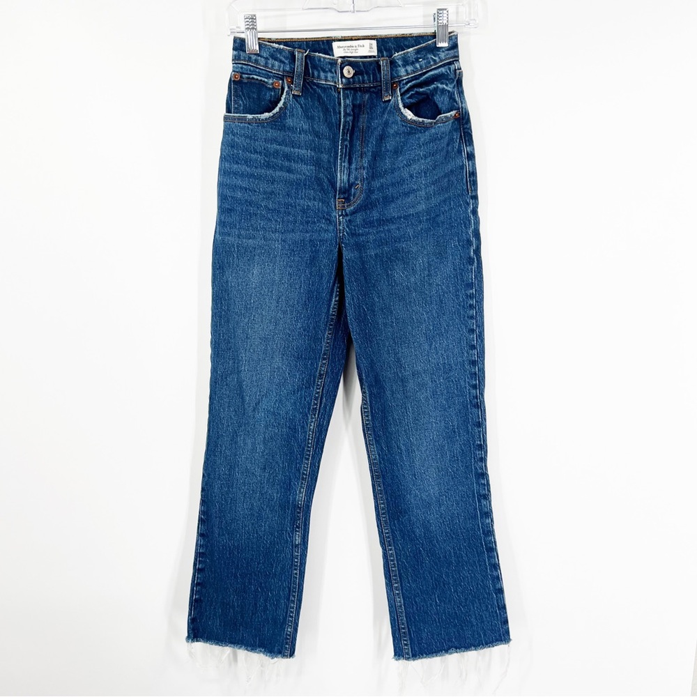 Abercrombie & Fitch The ‘90s Straight Jeans Ultra High Rise Raw Hem